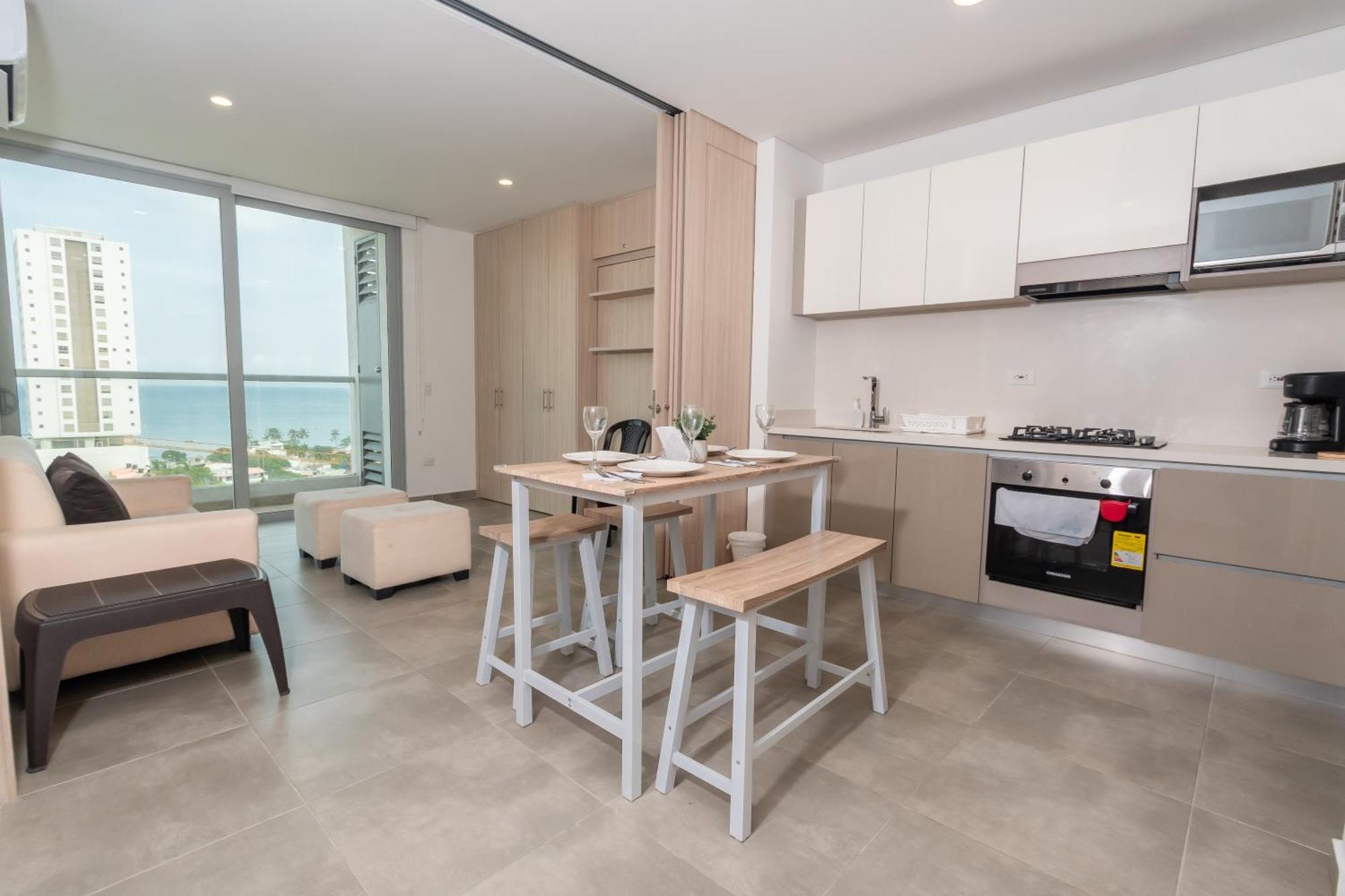 Beachside Bliss: Salguero Apartment Gaira